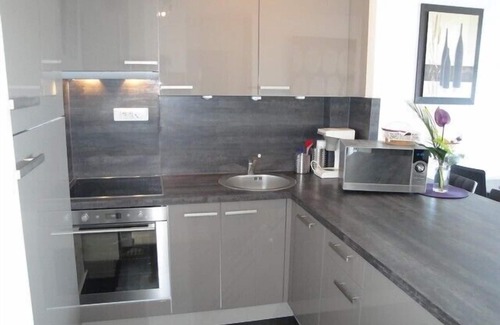 Cannes Old Town Apartment | Beautiful apartment comfortable, sea view, 50 m from the beach, Cannes, 4 people