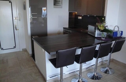 Cannes Old Town Apartment | Beautiful apartment comfortable, sea view, 50 m from the beach, Cannes, 4 people