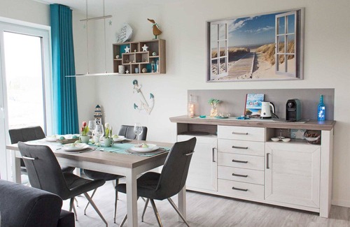 Fedderwardersiel Apartment | Beautiful apartment right on the Siel for 2-6 people