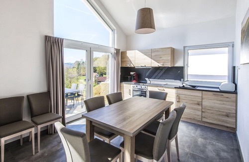 Mistelgau House | Beautiful apartment in villa for 8 guests with WIFI, TV, terrace, pets allowed and parking