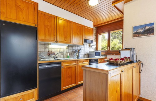 Champery Apartment | Beautiful apartment for 4 people with WIFI, TV, balcony and panoramic view