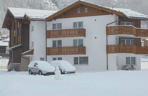 Saas Grund Apartment | Beautiful apartment for 6 guests with WIFI, TV and balcony