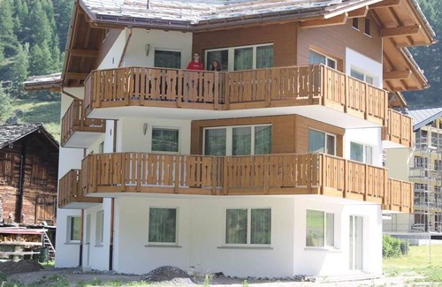 Saas Grund Apartment | Beautiful apartment for 6 guests with WIFI, TV and balcony