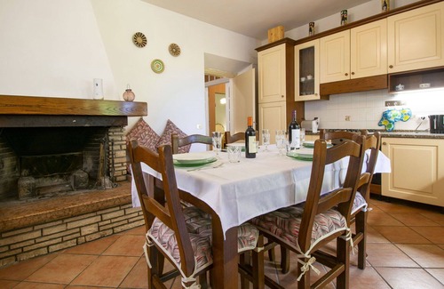 Giugnano Apartment | Beautiful apartment for 10 people with private pool, WIFI, TV, patio and pets allowed