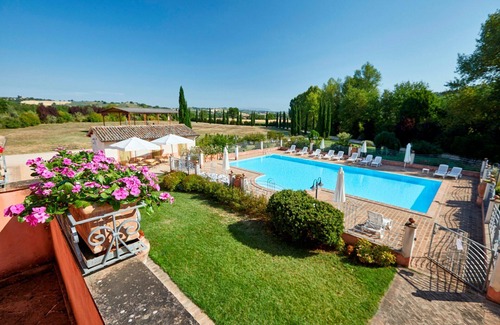 San Brizio Apartment | Beautiful apartment for 2 people with pool, WIFI, TV, balcony and parking, close to Spoleto