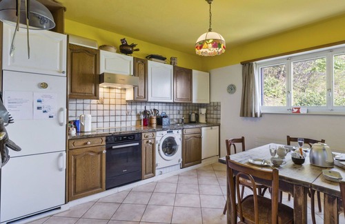 Riazzino Apartment | Beautiful apartment for 8 people with WIFI, patio, pets allowed and panoramic view