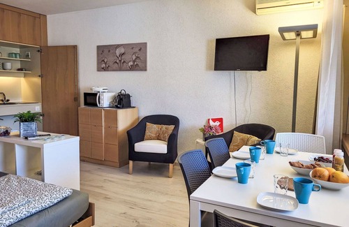 Bissone Apartment | Beautiful apartment for 4 people with WIFI, pool, A/C, TV, balcony and panoramic view