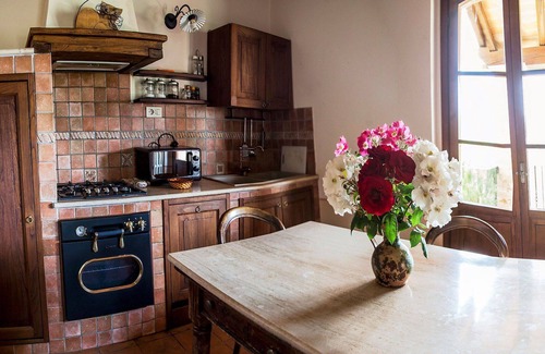 Allerona Apartment | Beautiful apartment for 6 guests with pool, WIFI, TV, patio, pets allowed and panoramic view