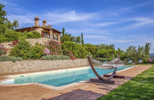 Allerona Apartment | Beautiful apartment for 6 guests with pool, WIFI, TV, patio, pets allowed and panoramic view