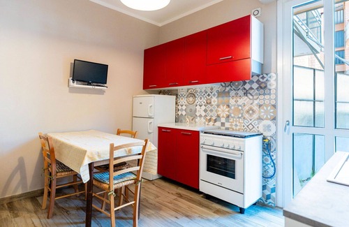 Ceriale Apartment | Beautiful apartment for 4 guests with WIFI, TV, terrace and pets allowed