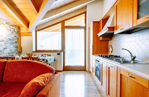 Ronzone Apartment | Beautiful apartment for 6 people with WIFI, balcony and parking