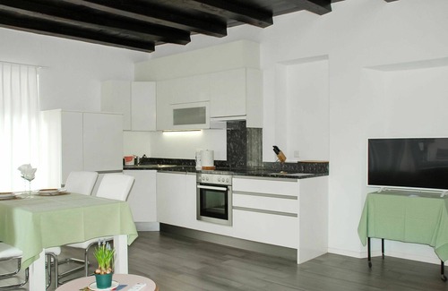 Vira Apartment | Beautiful apartment for 3 guests with WIFI, pool, TV and patio