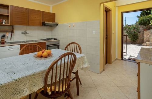 Brnobici Apartment | Beautiful apartment for 3 people with WIFI, pool, TV, terrace and parking