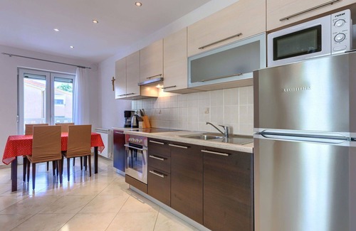 Cancini Apartment | Beautiful apartment for 4 people with A/C, WIFI, TV, terrace and parking