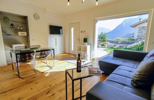 Samolaco Apartment | Beautiful apartment for 4 people with WIFI, A/C, TV and patio