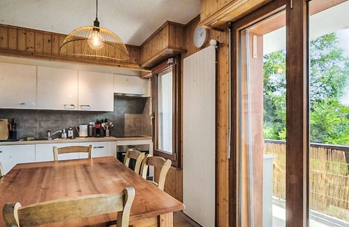Anzere Apartment | Beautiful apartment for 7 people with WIFI, TV and balcony