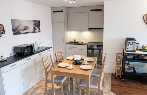 Trin Apartment | Beautiful apartment for 2 people with WIFI, TV, balcony, pets allowed and panoramic view