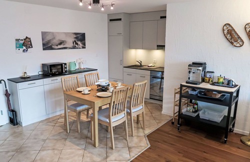 Trin Apartment | Beautiful apartment for 2 people with WIFI, TV, balcony, pets allowed and panoramic view
