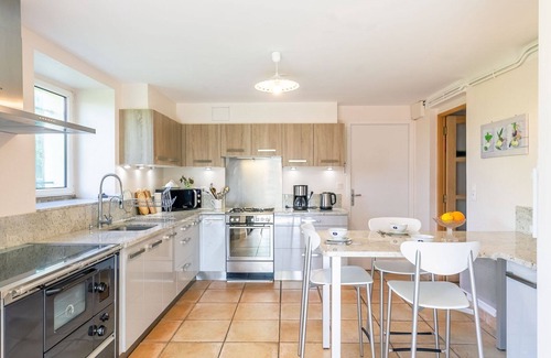 Daoulas Apartment | Beautiful apartment for 2 guests with WIFI, TV and pets allowed