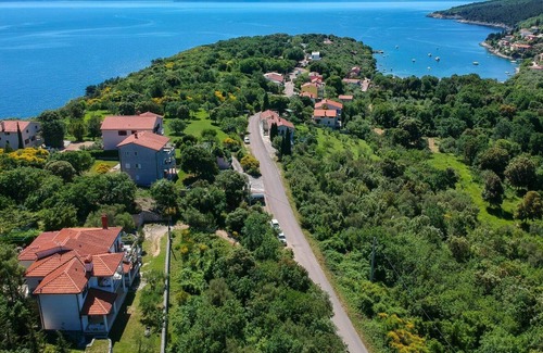 Sveta Marina Apartment | Beautiful apartment for 4 guests with A/C, WIFI, TV, terrace and pets allowed