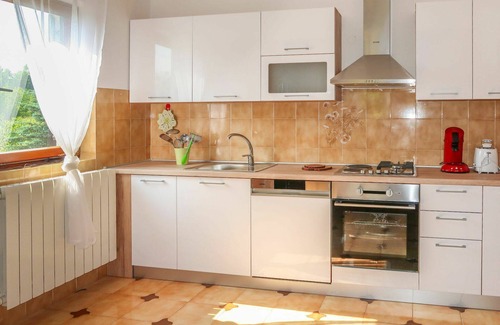 Zupanici Apartment | Beautiful apartment for 6 guests with A/C, WIFI, pool, TV, patio and parking