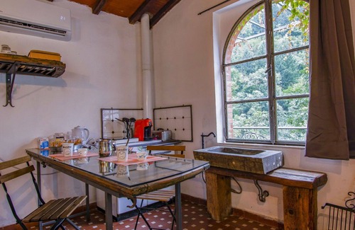 Barga Apartment | Beautiful apartment for 2 people with private pool, TV, patio, pets allowed and parking
