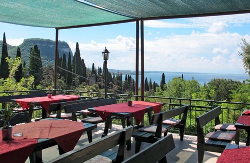 Corno Apartment | Beautiful apartment for 3 people with A/C, pool, WIFI, TV, patio and parking