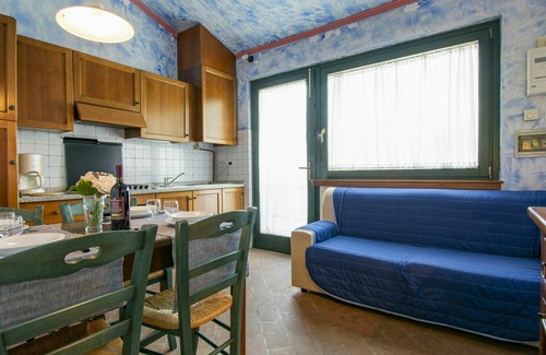Vicopelago Apartment | Beautiful apartment for 4 guests with pool, A/C, TV, patio, pets allowed, panoramic view and par.