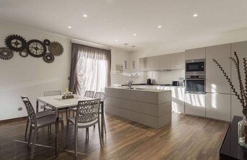Taggia Apartment | Beautiful apartment for 10 people with WIFI, TV, panoramic view and parking