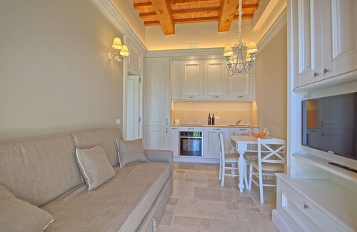 Cerreto Guidi Apartment | Beautiful apartment for 3 guests with WIFI, A/C, pool, TV, panoramic view and parking