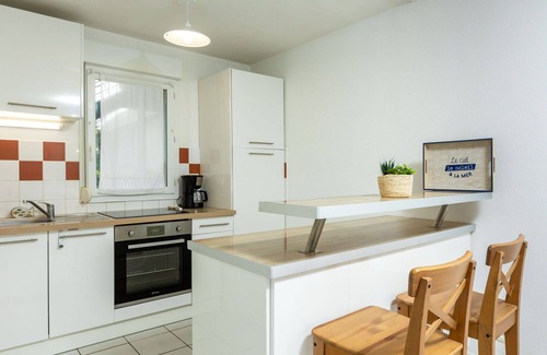 Pleurtuit Apartment | Beautiful apartment for 4 guests with WIFI, TV, terrace and parking