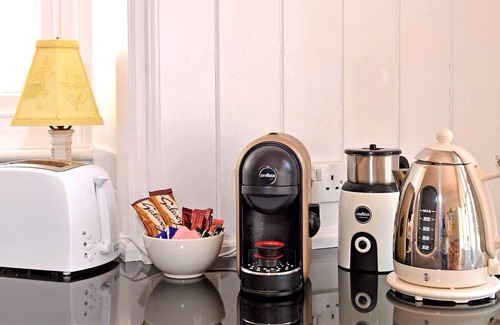 Eastbourne Apartment | Beautiful apartment with wonderful outside space and coastal views