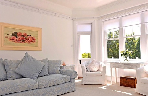 Eastbourne Apartment | Beautiful apartment with wonderful outside space and coastal views