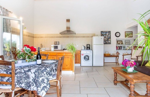 Menerbes House | Beautiful apartment in villa for 4 people with WIFI, TV and terrace