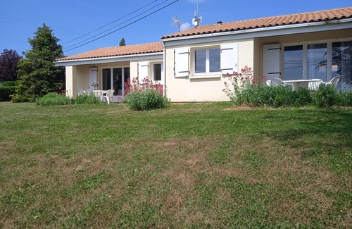 Prailles House | Beautiful apartment in villa for 6 people with internet, pool, TV, terrace, pets allowed and par.