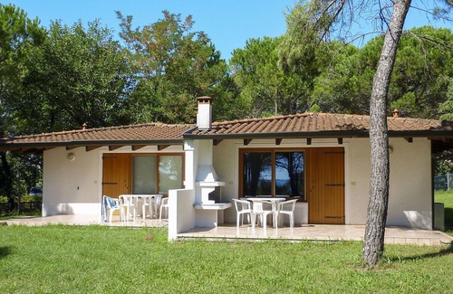 Aquileia House | Beautiful apartment in villa for 6 people with A/C, WIFI, pool, TV, terrace and parking