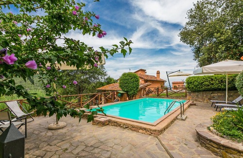 Castagneto Carducci Villa | Beautiful apartment in villa for 4 guests with A/C, pool, WIFI, TV, patio and pets allowed
