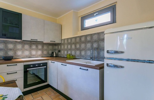 Castagneto Carducci Villa | Beautiful apartment in villa for 5 people with WIFI, A/C, pool, patio and pets allowed