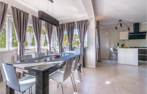 Rebici Apartment | Beautiful Apartment In Beloci With Wifi