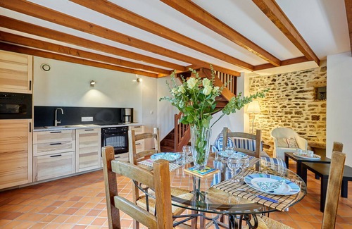 Savigny House | Beautiful apartment in villa for 3 guests with WIFI, TV, patio and pets allowed