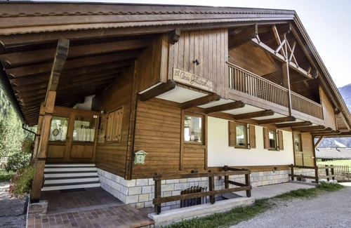 Penia House | Beautiful apartment in villa for 5 guests with WIFI, TV, terrace and parking