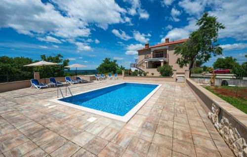 Salakovci Apartment | Beautiful Apartment In Labin