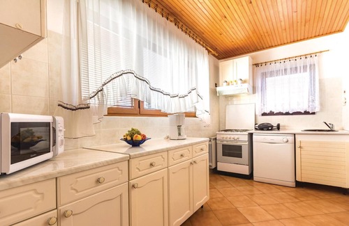 Liznjan Apartment | Beautiful apartment in Sisan with WiFi