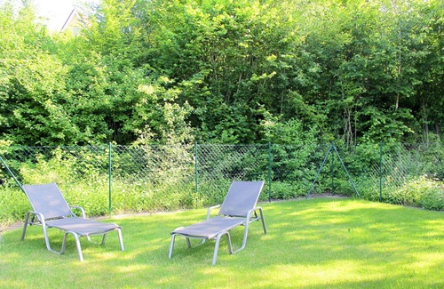 Machtlos House | Beautiful apartment in villa for 5 guests with pool, TV, terrace and pets allowed