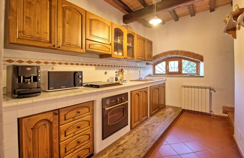 Montebonello Villa | Beautiful apartment in villa for 6 guests with pool, WIFI, TV, veranda, pets allowed and parking