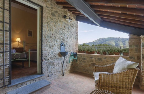Pescaglia Villa | Beautiful apartment in villa for 6 guests with A/C, WIFI, pool, TV, terrace and pets allowed