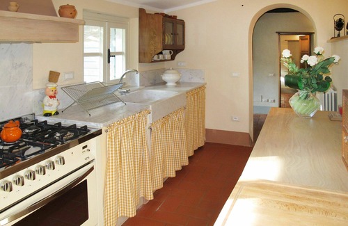 San Martino in Freddana Villa | Beautiful apartment in villa with WIFI, private pool, A/C, TV, terrace, pets allowed and parking