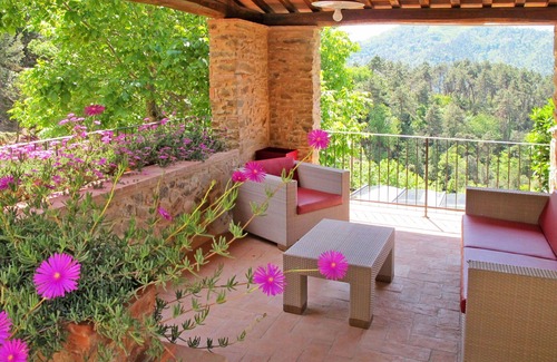 San Martino in Freddana Villa | Beautiful apartment in villa with WIFI, private pool, A/C, TV, terrace, pets allowed and parking