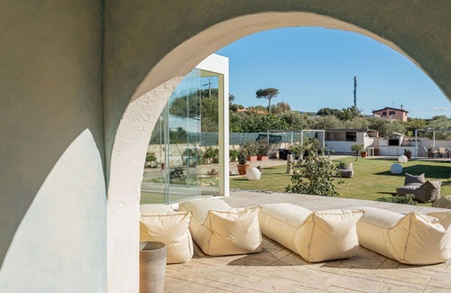 Eden Beach Villa | Beautiful apartment in villa for 3 people with WIFI, A/C, pool, TV and patio