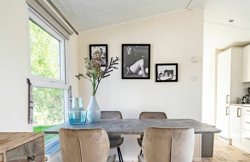 Linden House | Beautiful apartment in villa for 4 people with WIFI, TV, terrace and parking